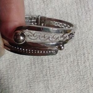 Silvertone hinged bracelet decorative clamper